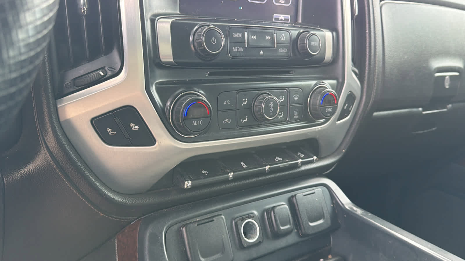 Used 2017 GMC Sierra 2500 SLT w/ Suspension Package, Off-Road image 13