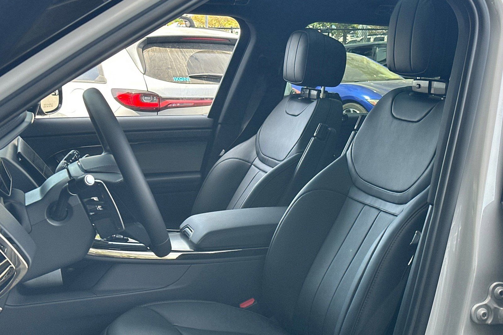 New 2026 Land Rover Range Rover Sport SE image 5