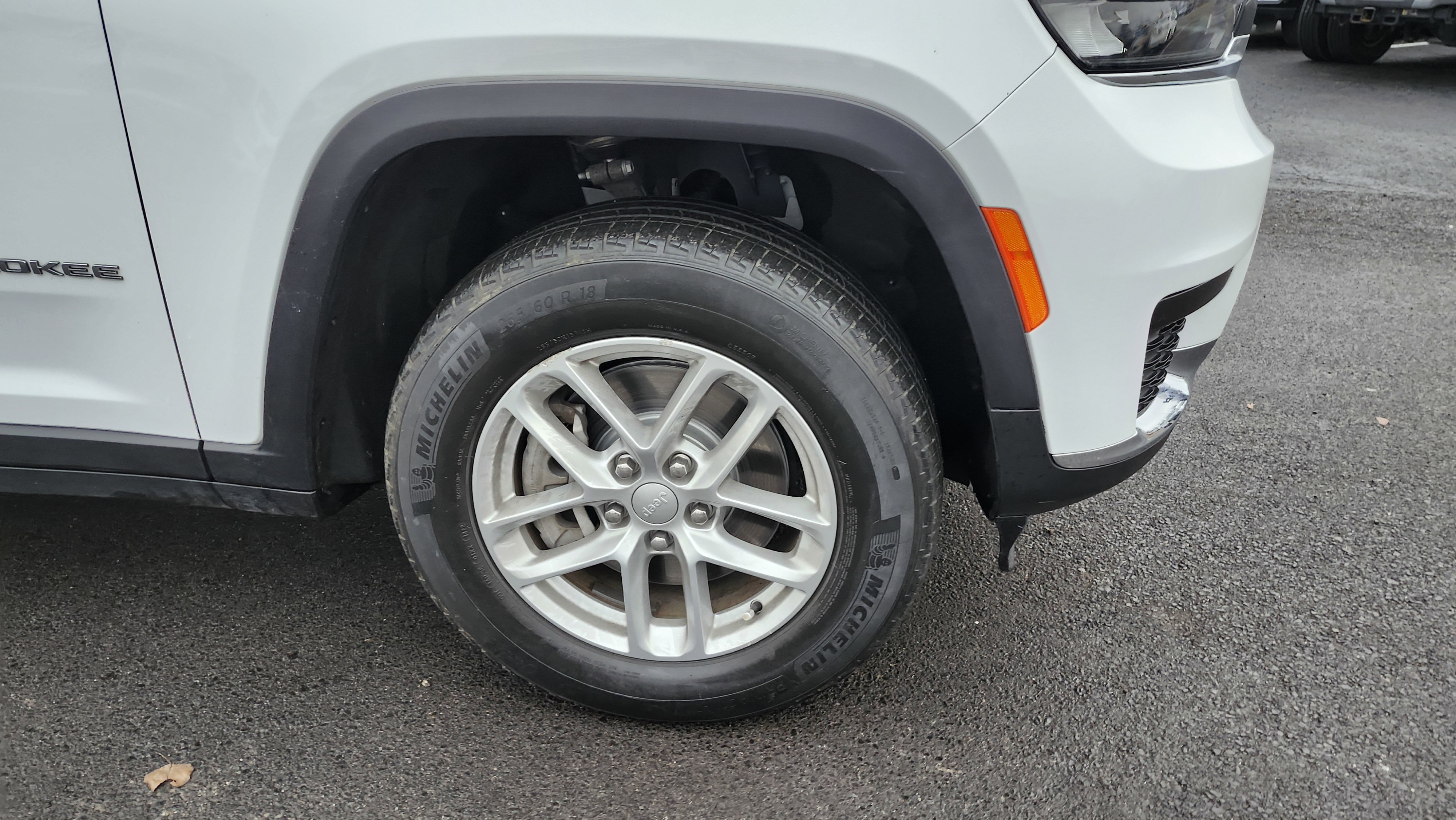 Used 2022 Jeep Grand Cherokee L Laredo w/ Luxury Tech Group I image 12