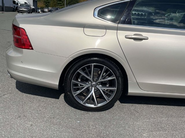 Used 2018 Volvo S90 T5 Momentum w/ Protection Package FWD image 7