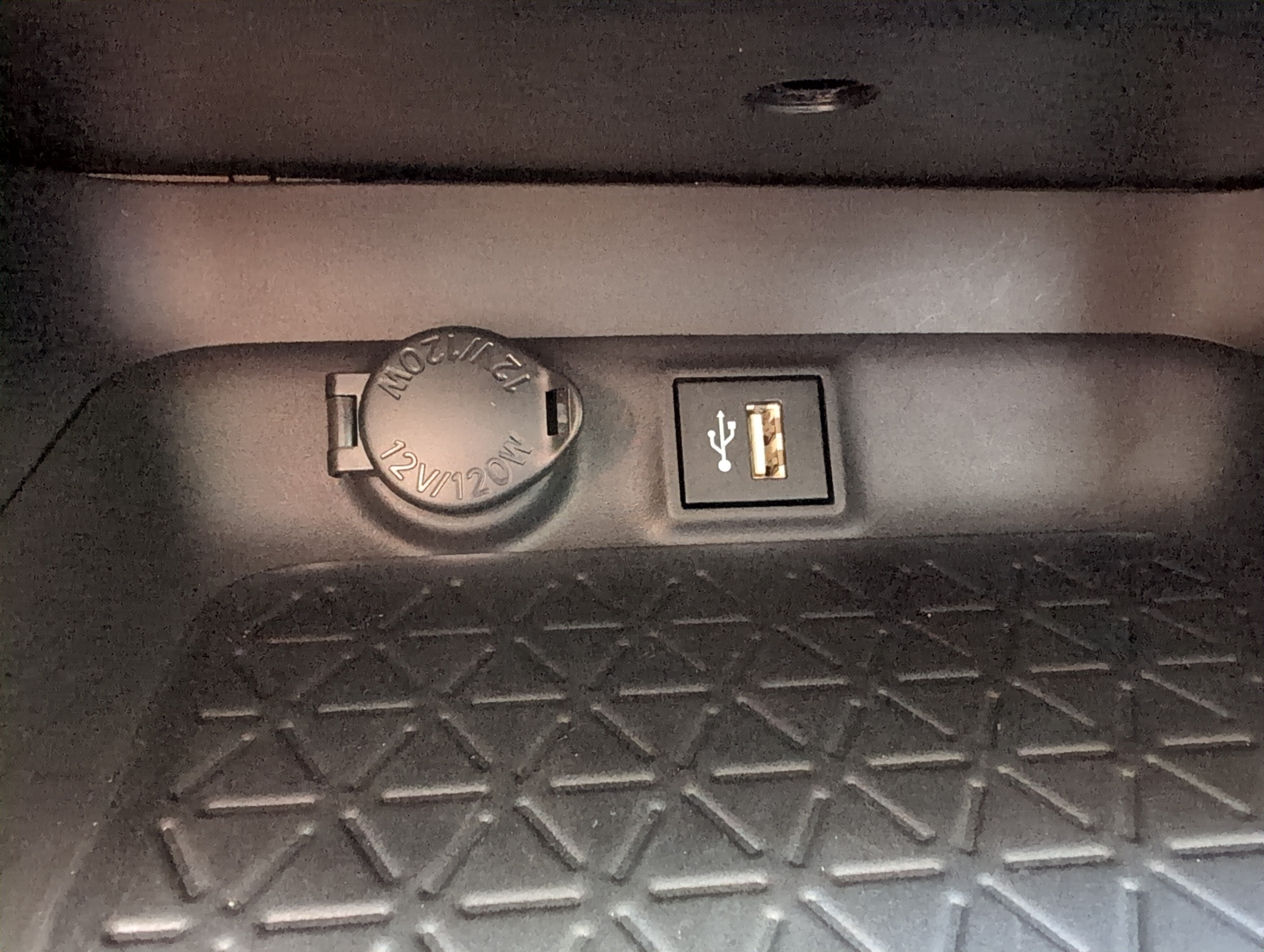 Used 2025 Toyota RAV4 XLE Premium w/ Weather Package AWD/4WD image 40