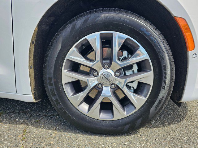 Certified 2023 Chrysler Pacifica Pinnacle FWD image 9