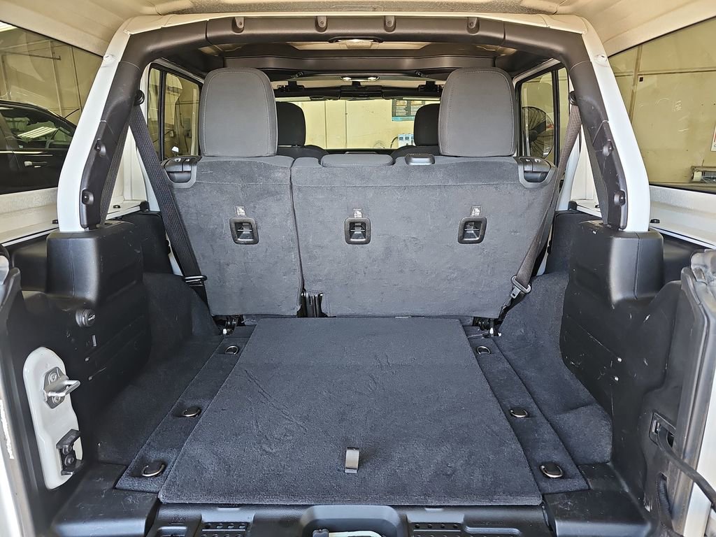 Used 2020 Jeep Wrangler Unlimited Sahara AWD/4WD image 12