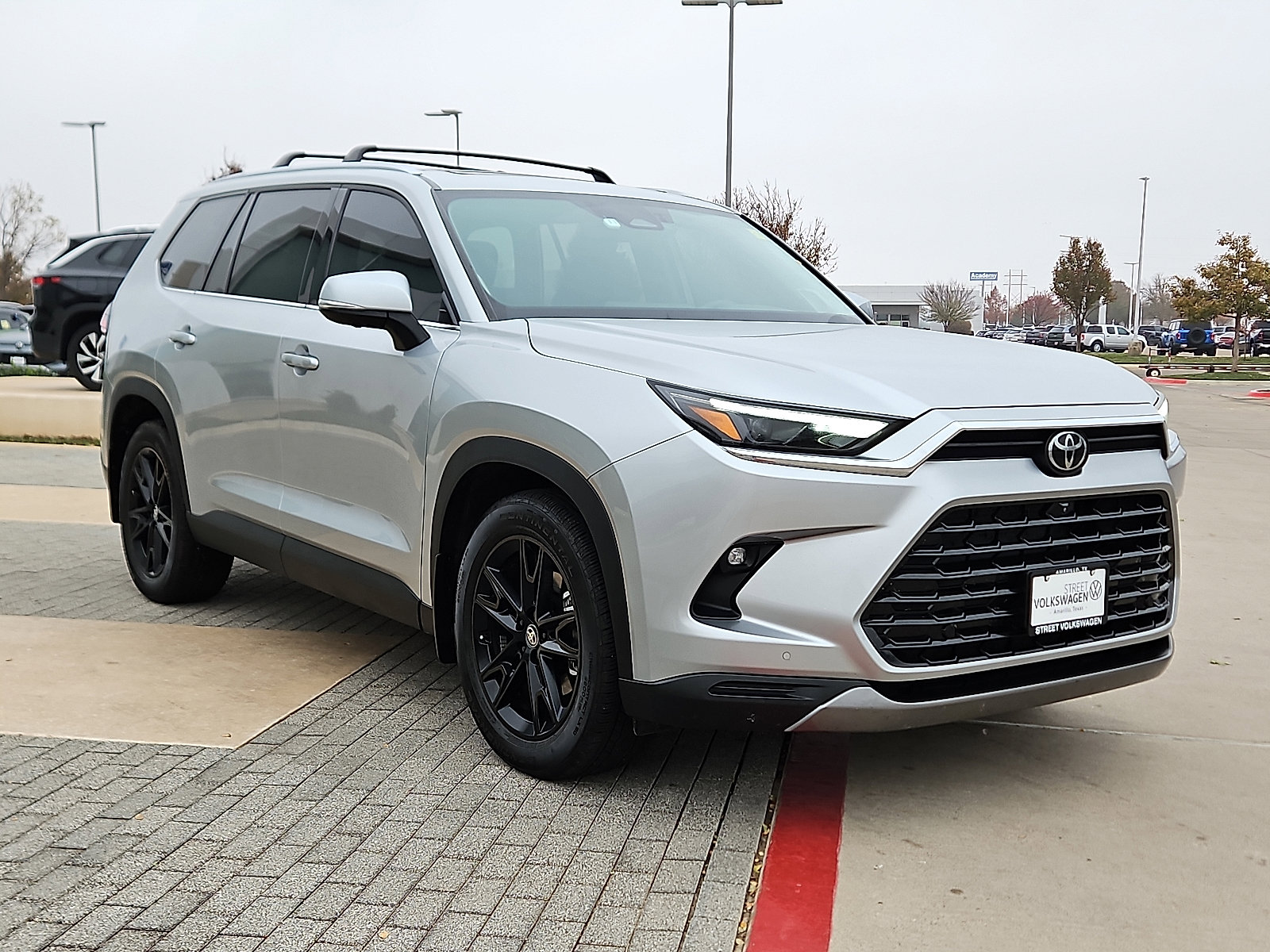 Used 2024 Toyota Grand Highlander Limited image 4