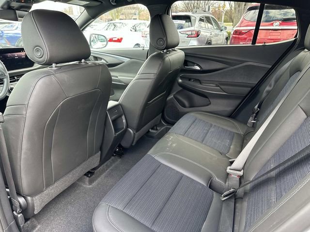 Used 2025 Buick Envista Preferred image 13