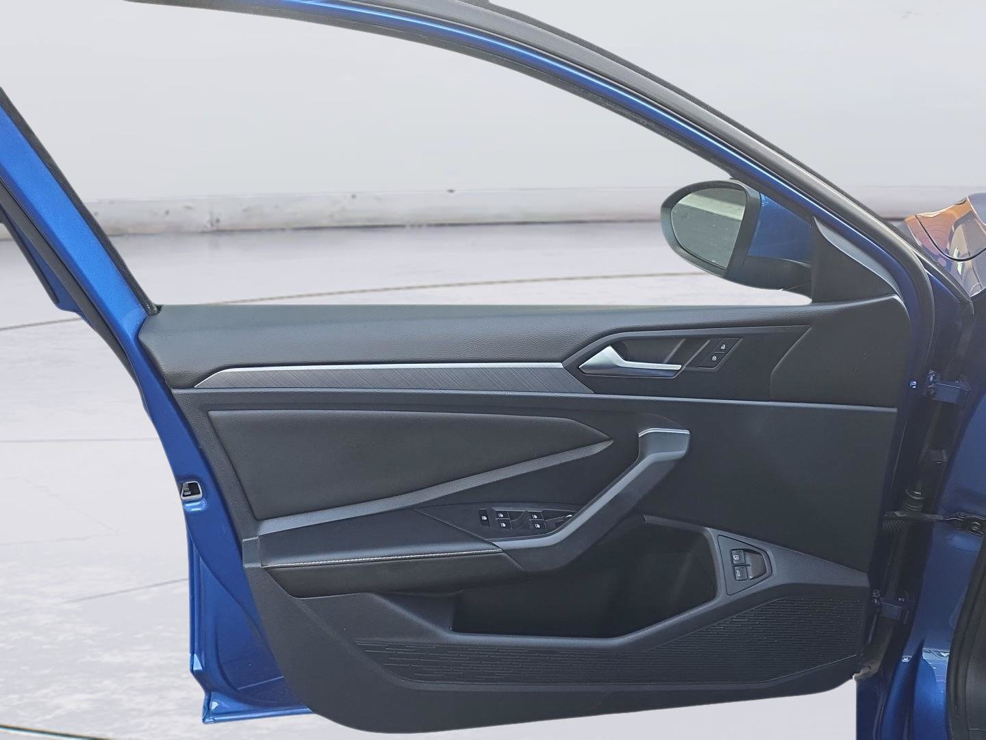 Used 2024 Volkswagen Jetta SE w/ Panoramic Sunroof Package FWD image 10