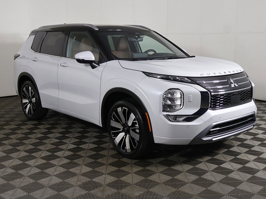New 2025 Mitsubishi Outlander SEL image 2