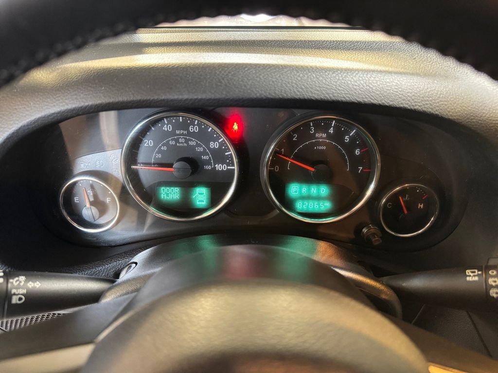 Used 2018 Jeep Wrangler Unlimited Sahara w/ Dual Top Group AWD/4WD image 16