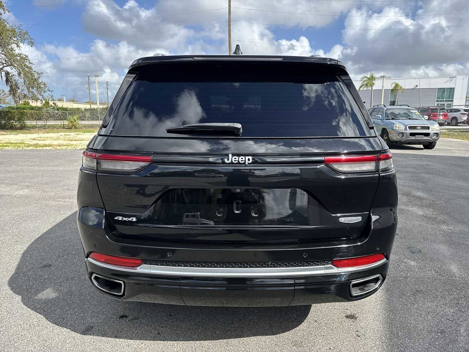 Used 2022 Jeep Grand Cherokee Summit image 5