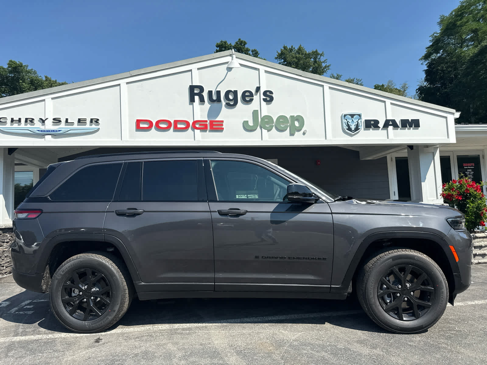 New 2026 Jeep Grand Cherokee Altitude AWD/4WD image 3