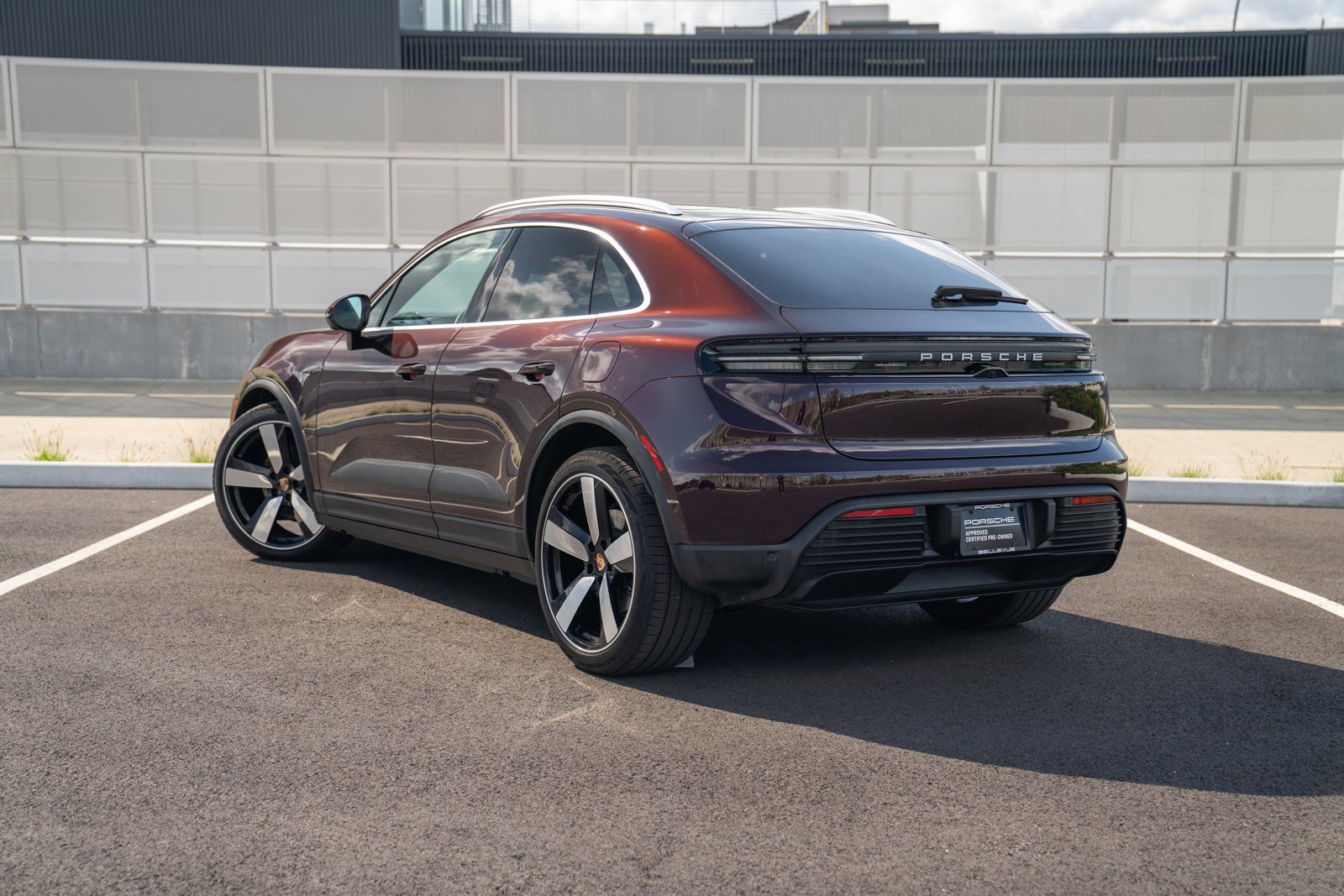 Certified 2025 Porsche Macan 4 Electric AWD/4WD image 3