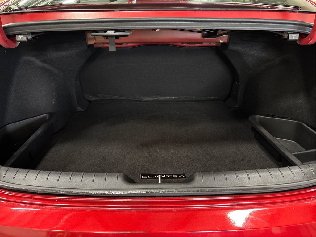 Used 2024 Hyundai Elantra SE image 11