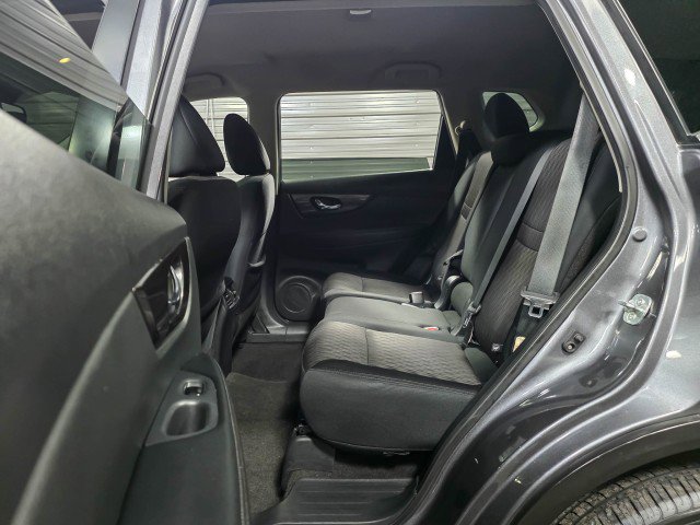 Used 2019 Nissan Rogue SV image 15
