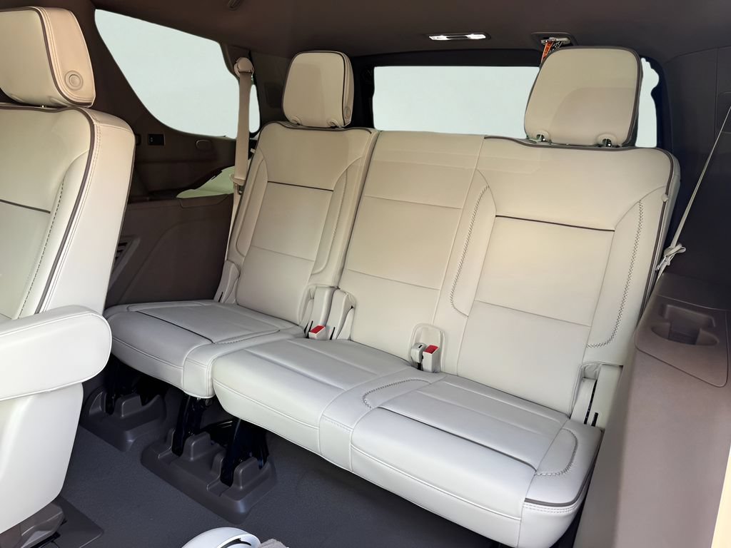 Used 2025 GMC Yukon Denali w/ Sun & Power Step Package RWD image 18
