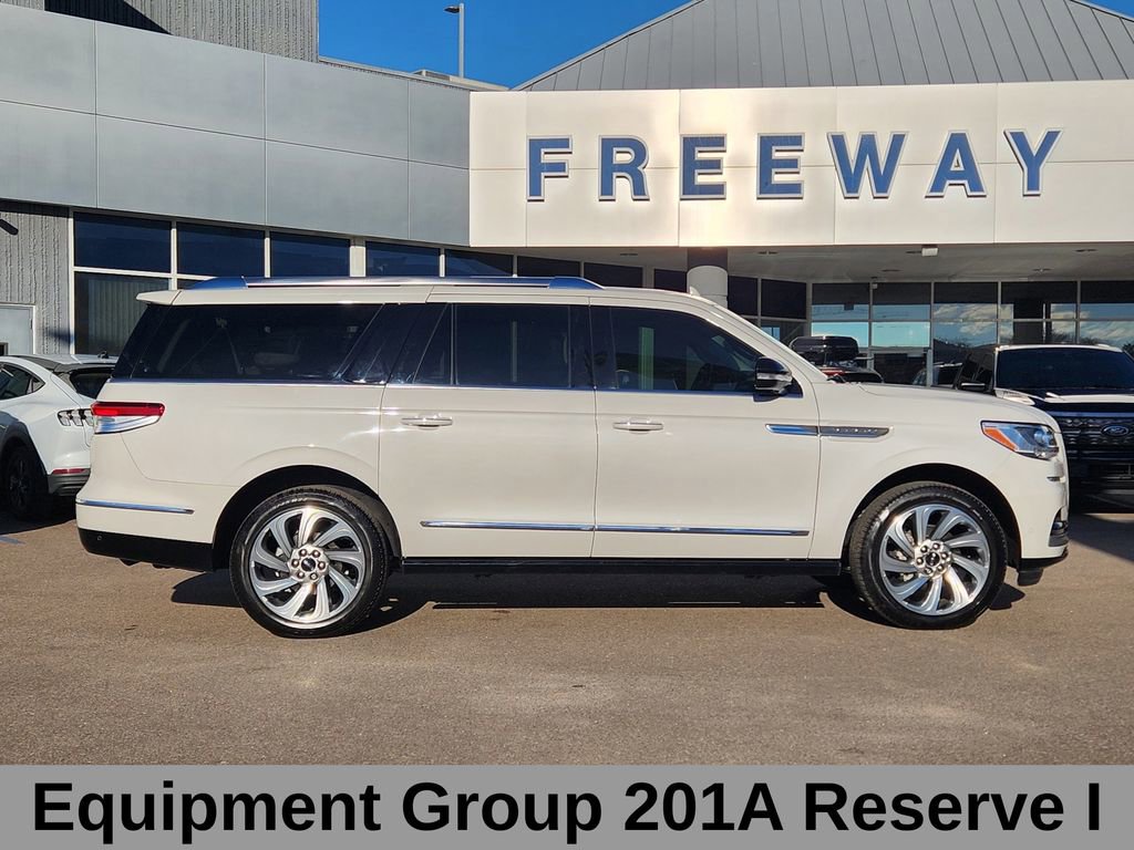 Used 2024 Lincoln Navigator L Reserve image 3