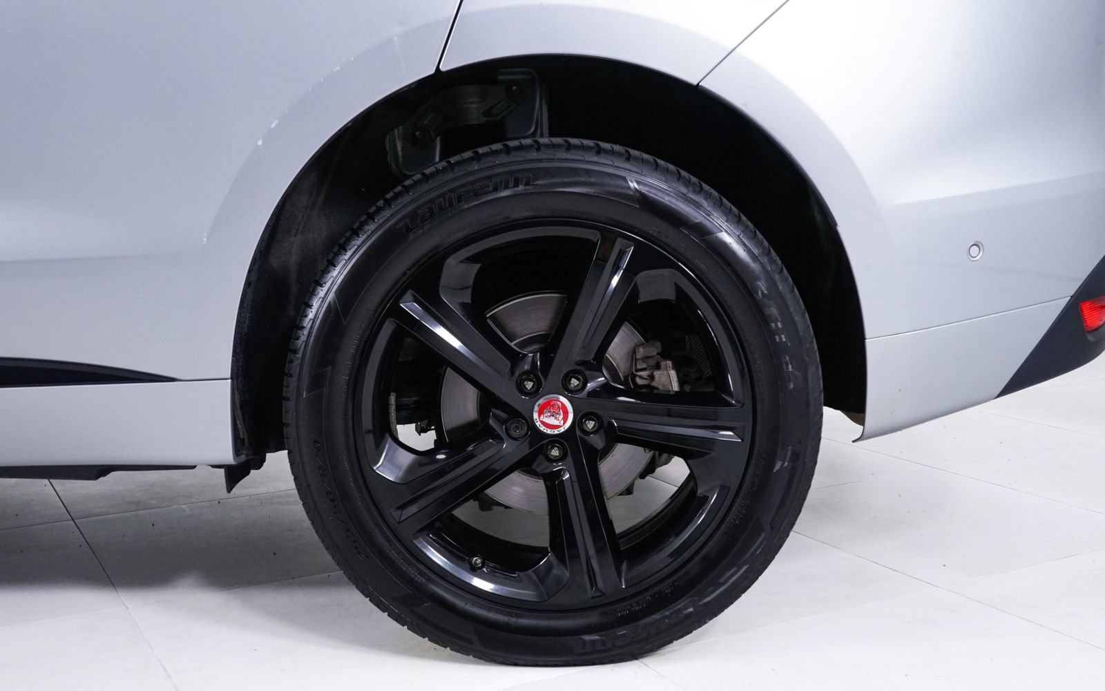 Used 2019 Jaguar F-PACE R-Sport AWD/4WD image 12