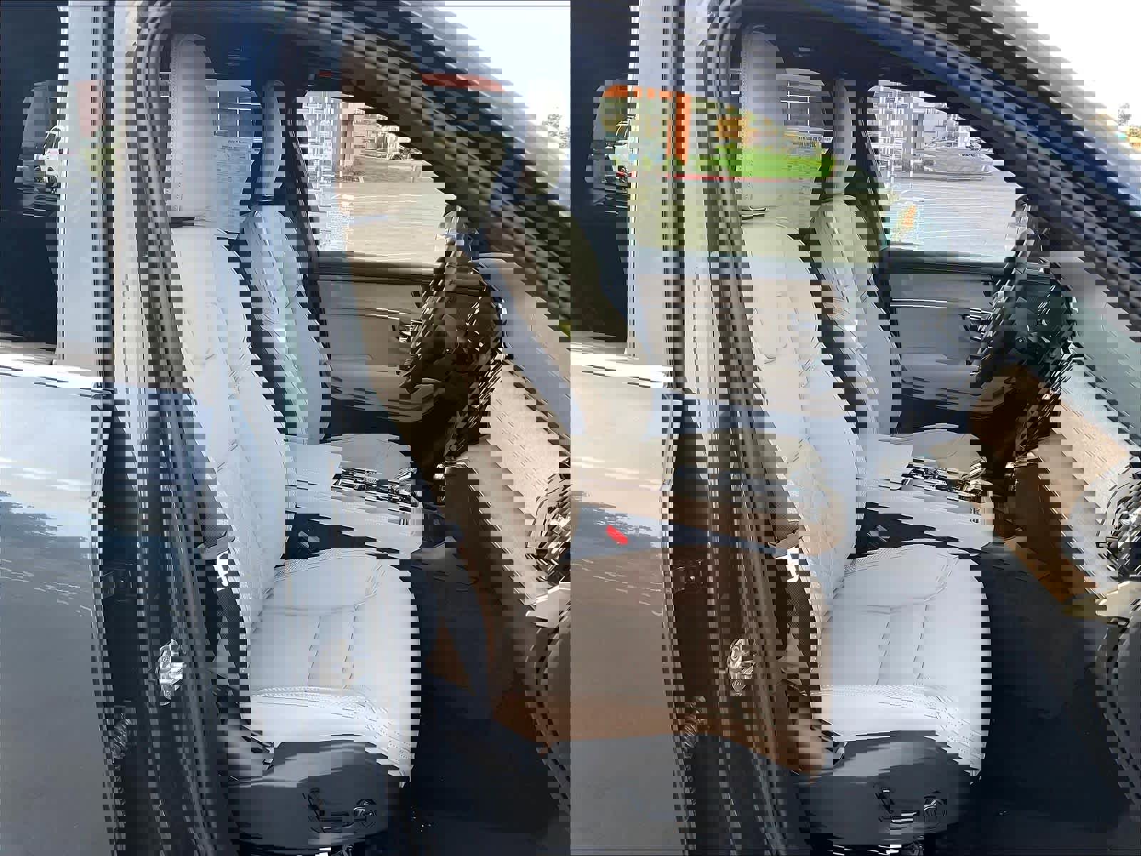 New 2026 Volvo XC90 B5 Plus w/ Protection Package image 32