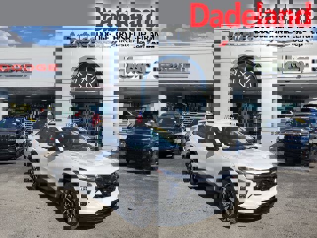 Used 2024 Chevrolet Trax RS image 1