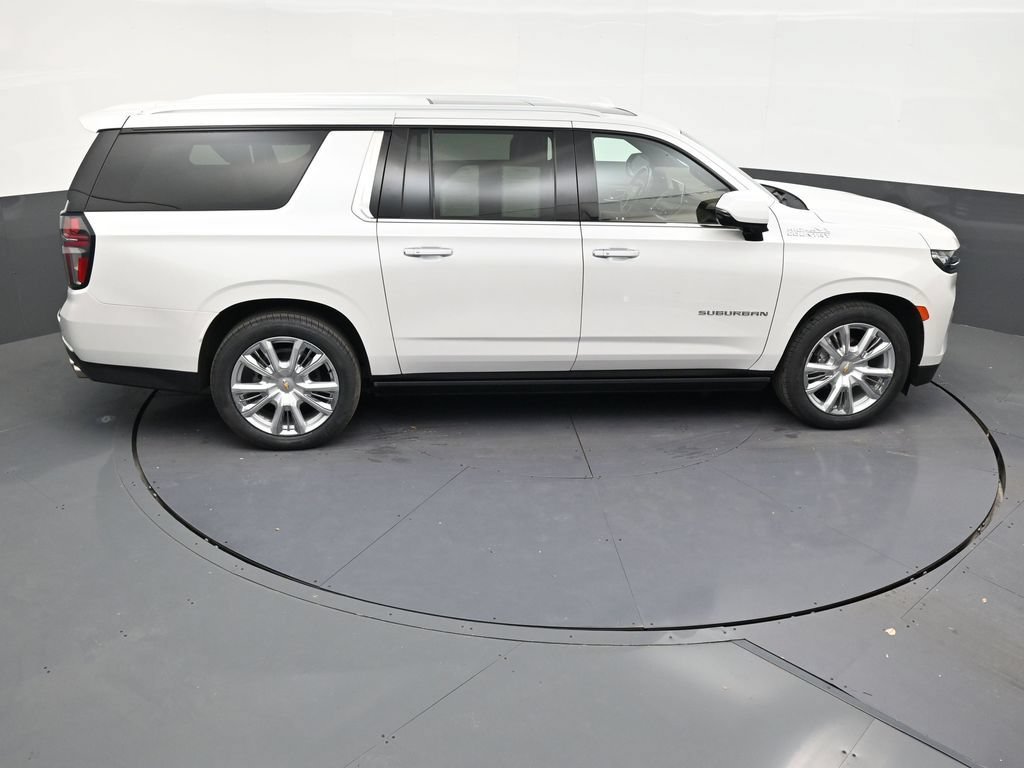 Used 2023 Chevrolet Suburban High Country RWD image 17