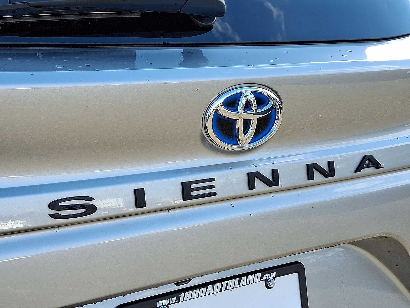 Certified 2024 Toyota Sienna XLE image 30