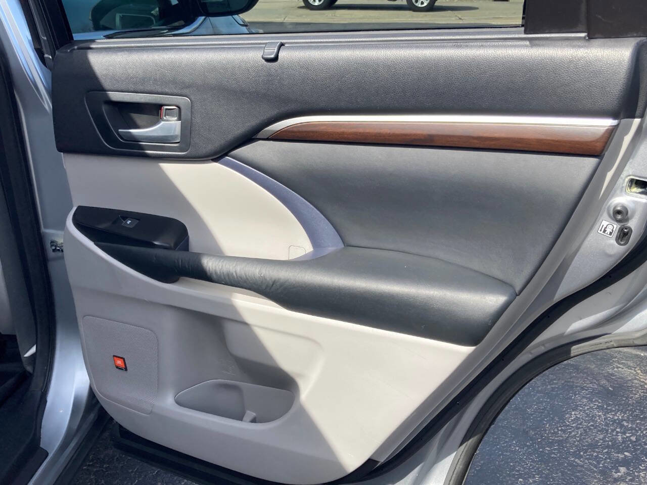 Used 2015 Toyota Highlander Limited image 41