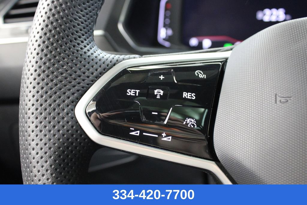 Certified 2022 Volkswagen Tiguan SEL R-Line image 25