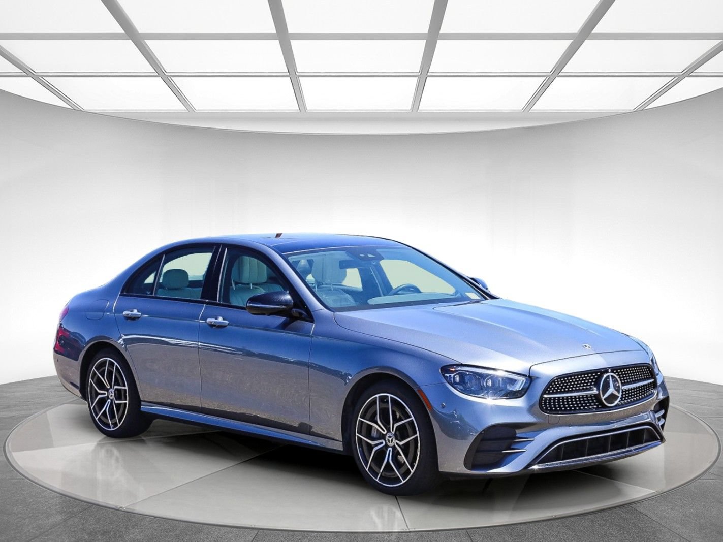 Used 2023 Mercedes-Benz E 350 4MATIC Sedan image 4