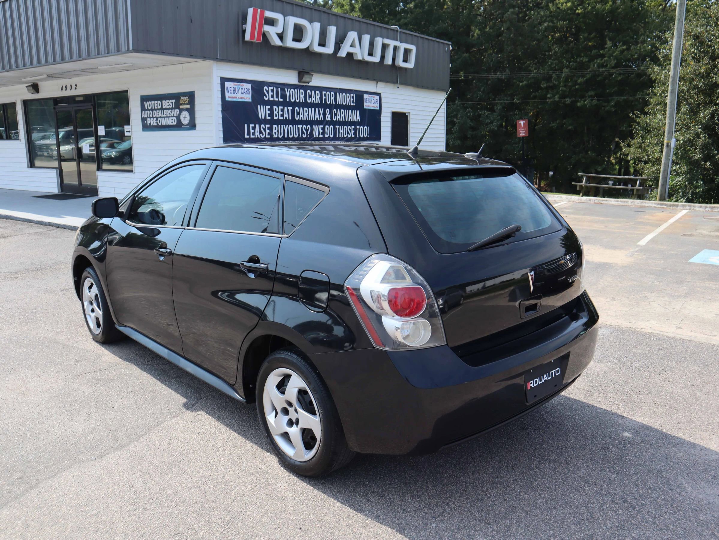 Used 2010 Pontiac Vibe w/ Preferred Package image 8