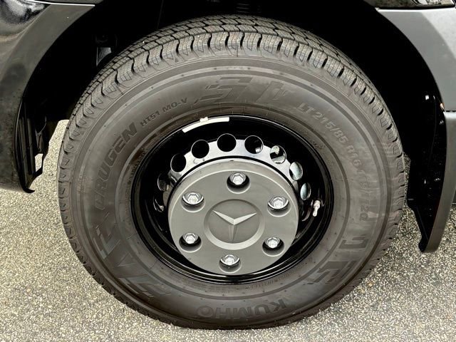 Used 2025 Mercedes-Benz Sprinter 3500 image 32