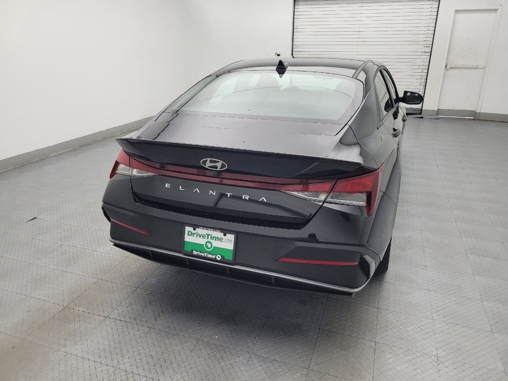 Used 2025 Hyundai Elantra Sport FWD image 7