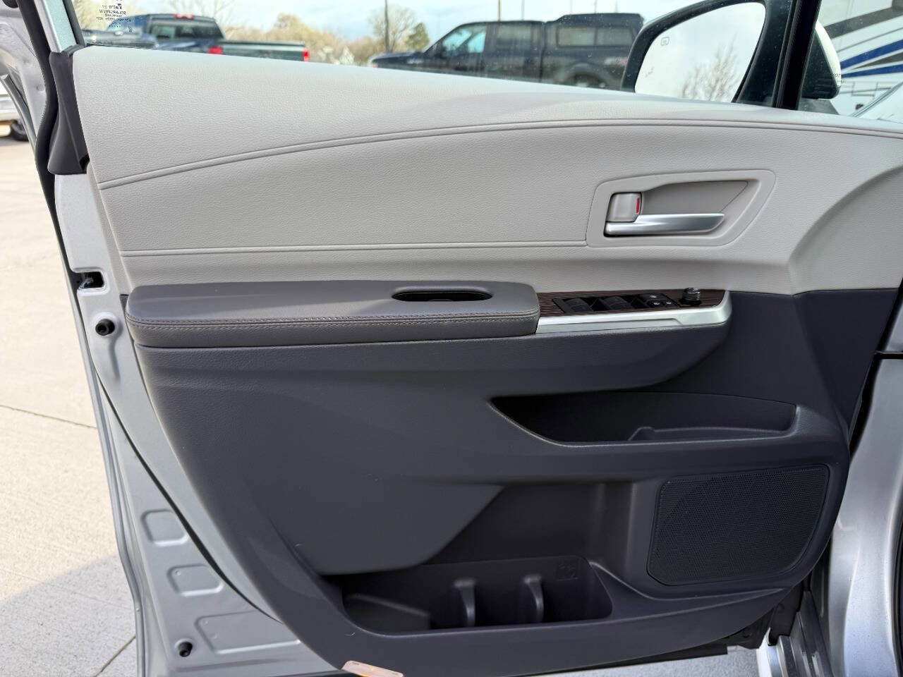 Used 2023 Toyota Sienna XLE image 33