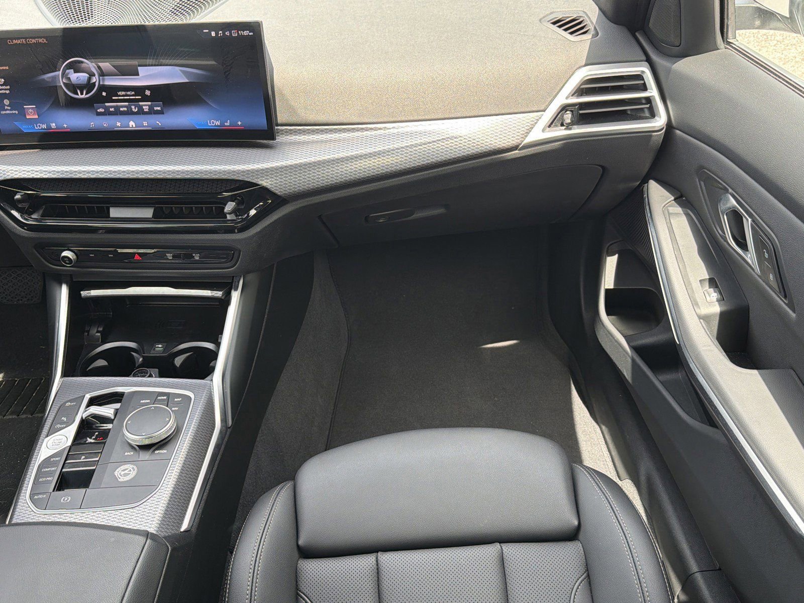 Certified 2025 BMW 330i xDrive Sedan AWD/4WD image 16