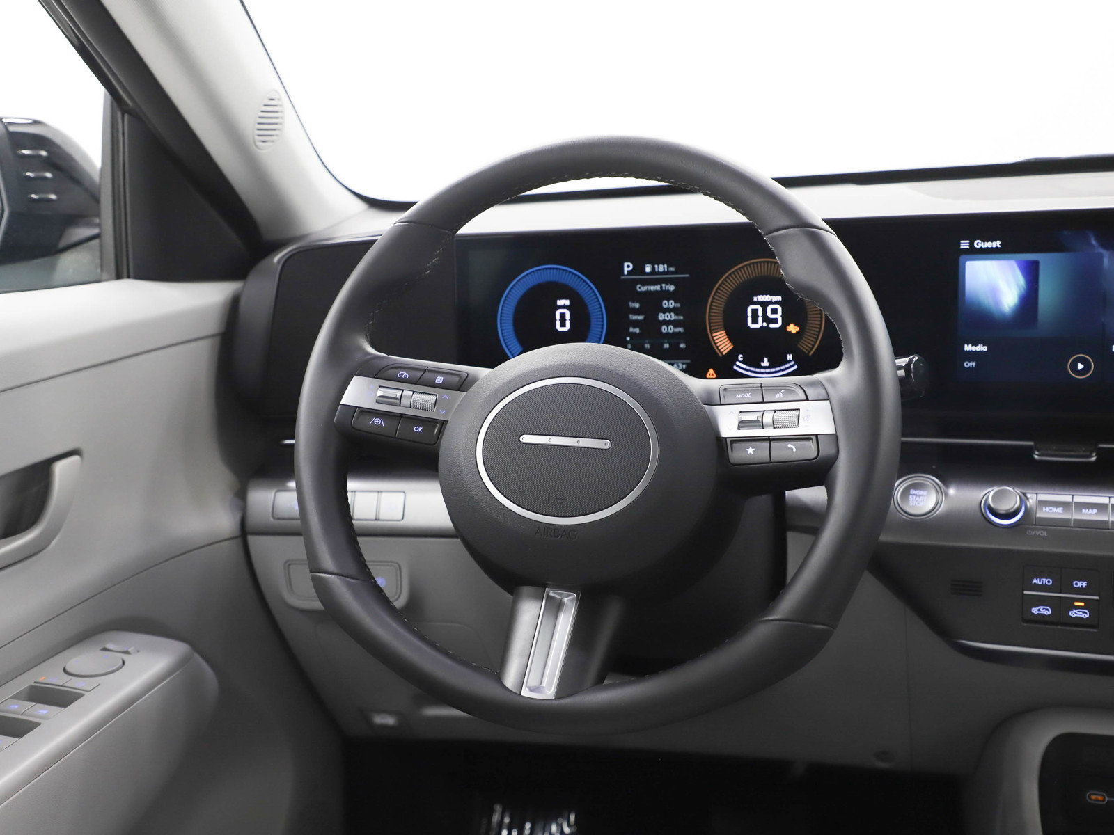 Used 2025 Hyundai Kona SEL image 14