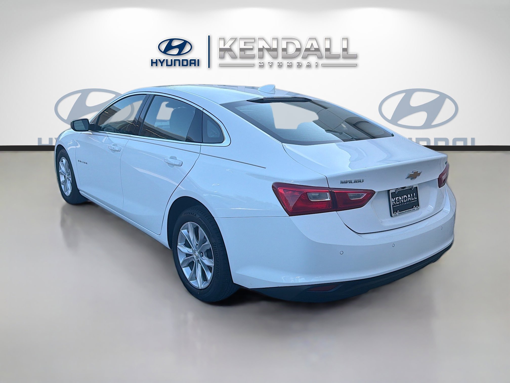 Used 2025 Chevrolet Malibu LT FWD image 4