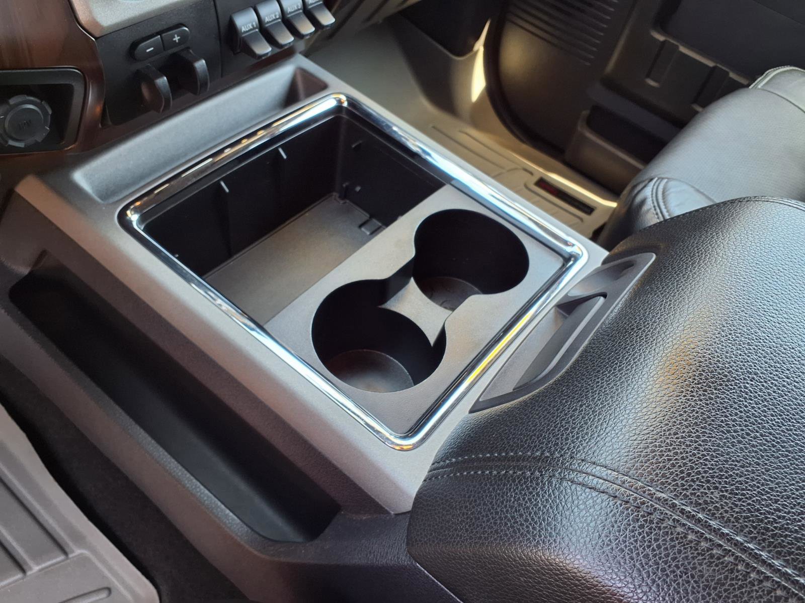 Used 2016 Ford F350 Lariat w/ Lariat Ultimate Package image 13