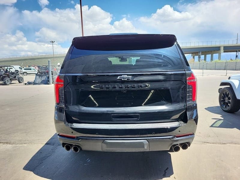 Used 2025 Chevrolet Suburban Z71 AWD/4WD image 4