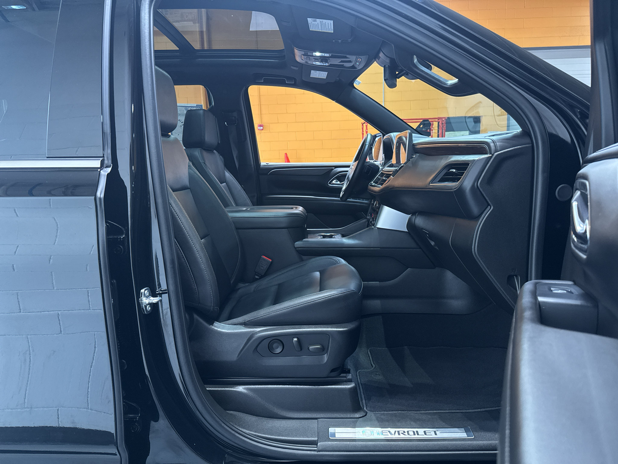 Used 2024 Chevrolet Tahoe LT w/ LT Signature Plus Package AWD/4WD image 19