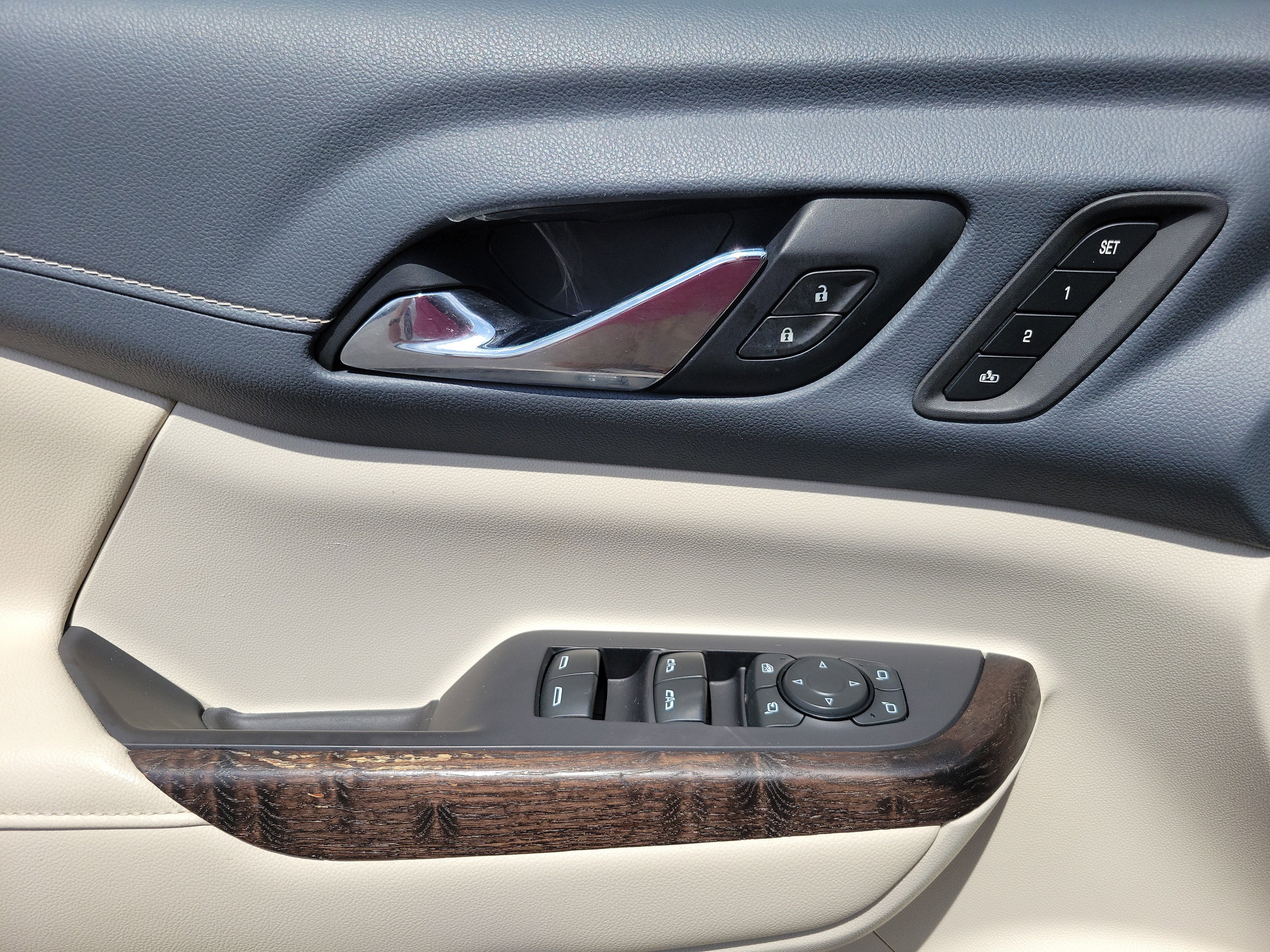 Used 2020 GMC Acadia Denali w/ LPO, Floor Liner Package FWD image 8