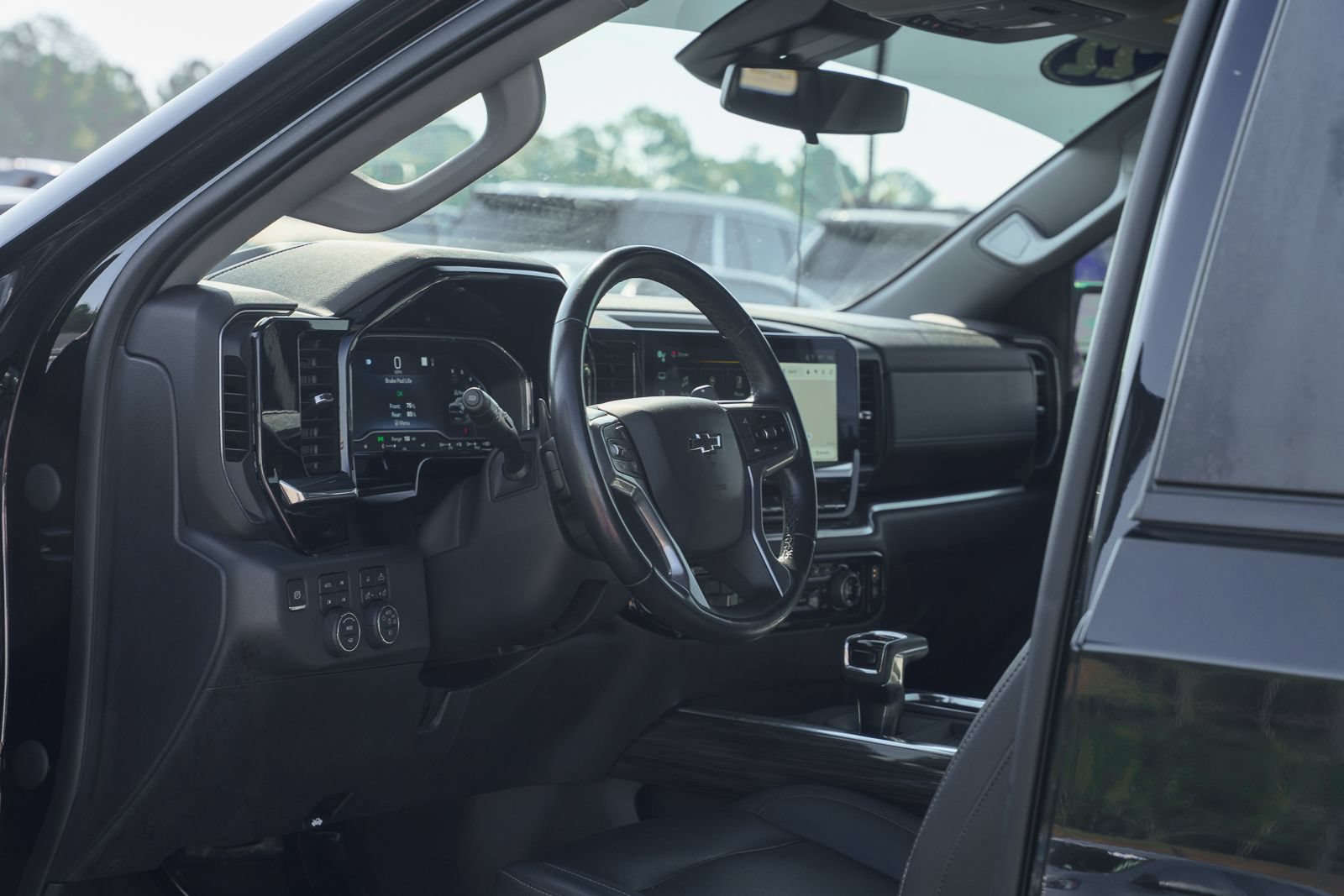 Used 2022 Chevrolet Silverado 1500 LT Trail Boss w/ LT Trail Boss Premium Package AWD/4WD image 23
