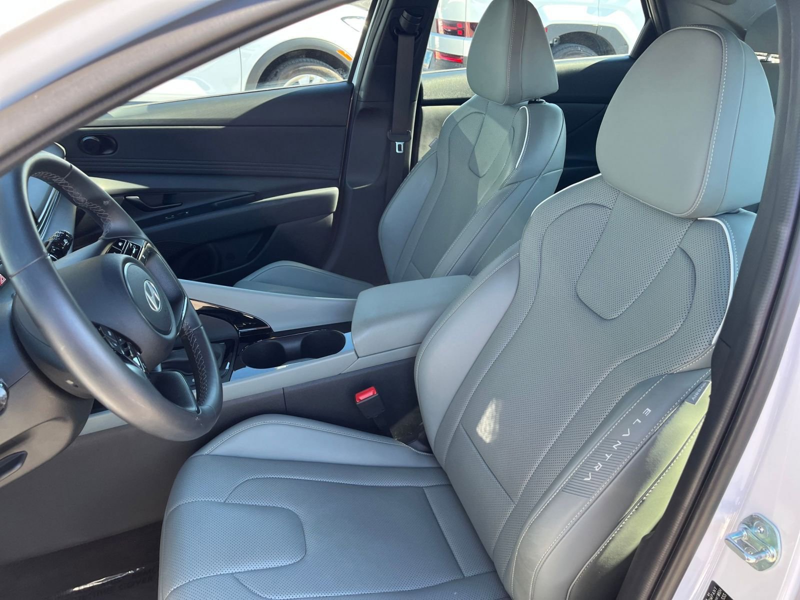 Used 2025 Hyundai Elantra Limited image 27