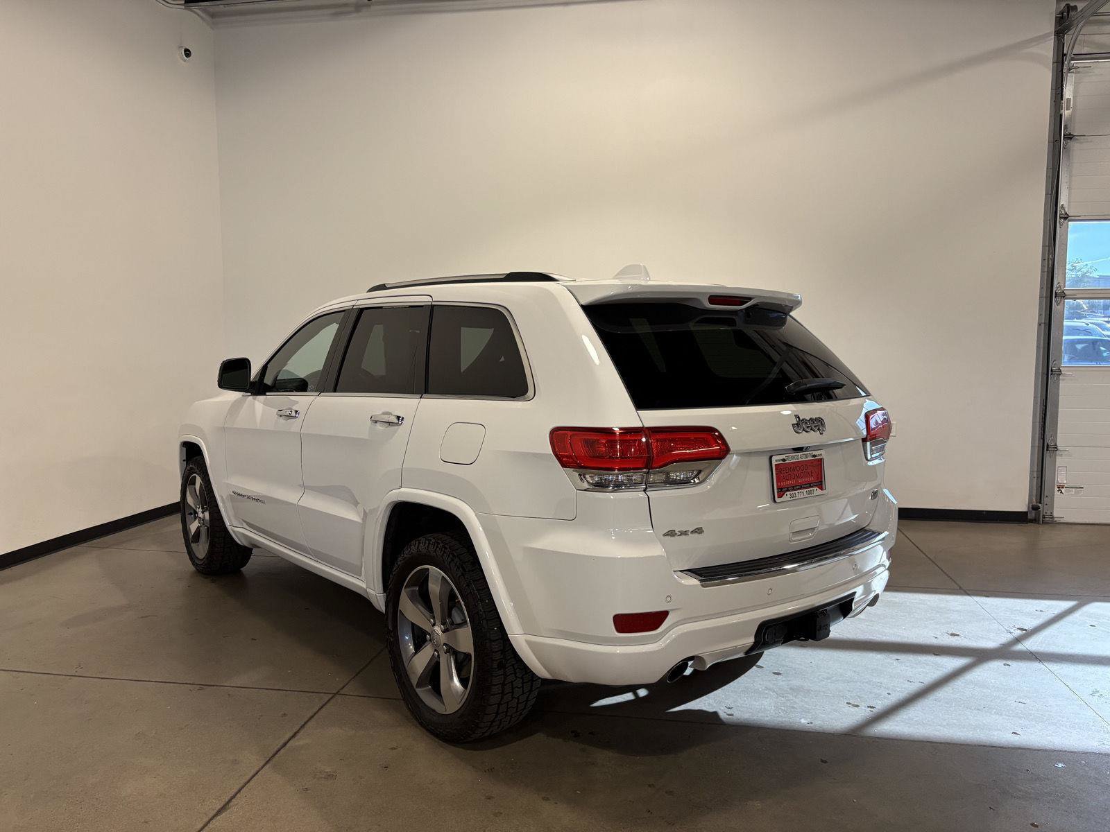 Used 2015 Jeep Grand Cherokee Overland AWD/4WD image 6
