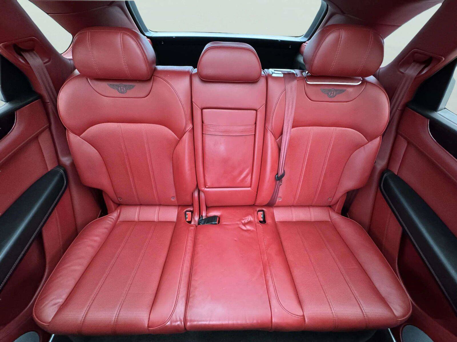 Used 2018 Bentley Bentayga AWD/4WD image 48