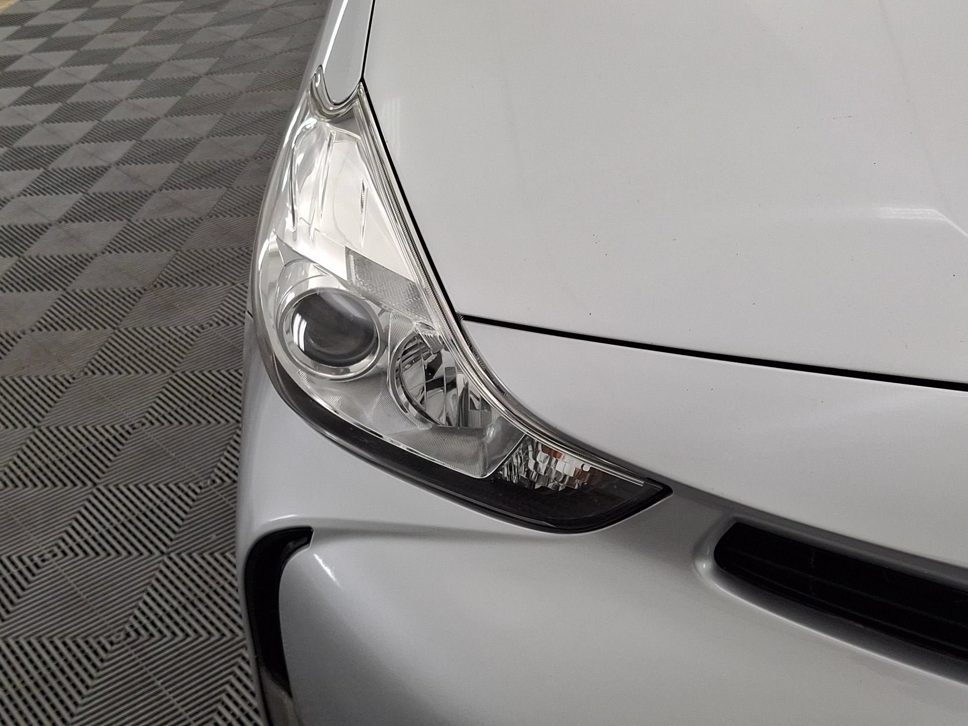 Used 2017 Toyota Prius V Four w/ Carpet Mat Package FWD image 28