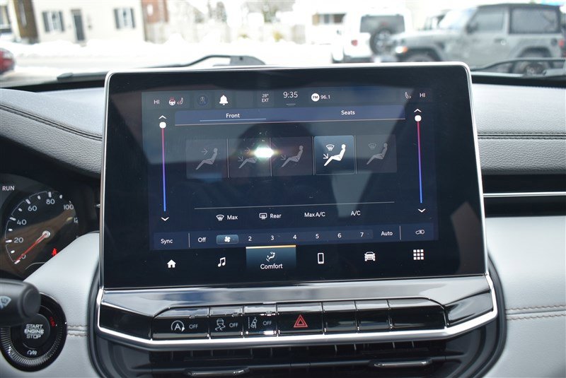 Used 2022 Jeep Compass Limited w/ Sun and Sound Group image 19