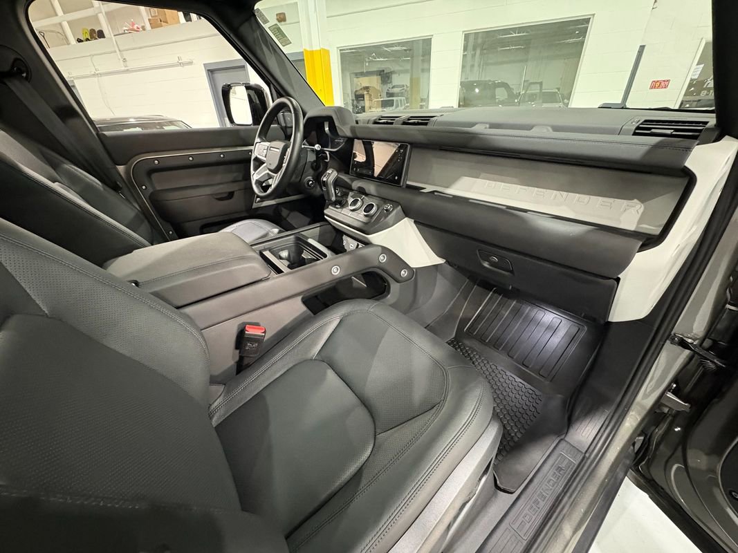 Used 2024 Land Rover Defender 110 S image 43