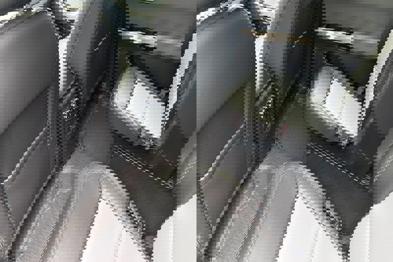 Used 2023 Ford Explorer XLT w/ Equipment Group 202A image 13