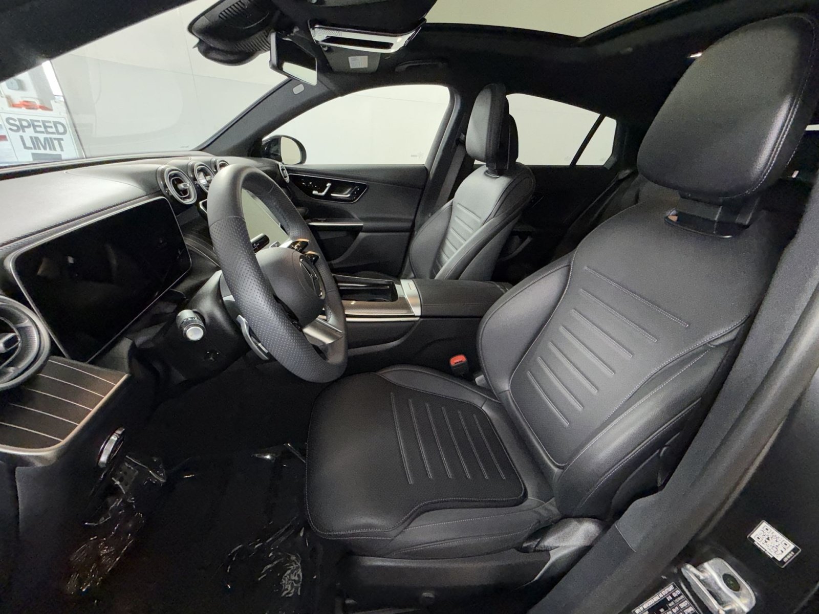 Used 2025 Mercedes-Benz GLC 300 4MATIC image 13