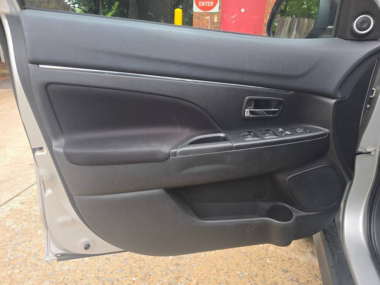 Used 2014 Mitsubishi Outlander Sport SE FWD image 6