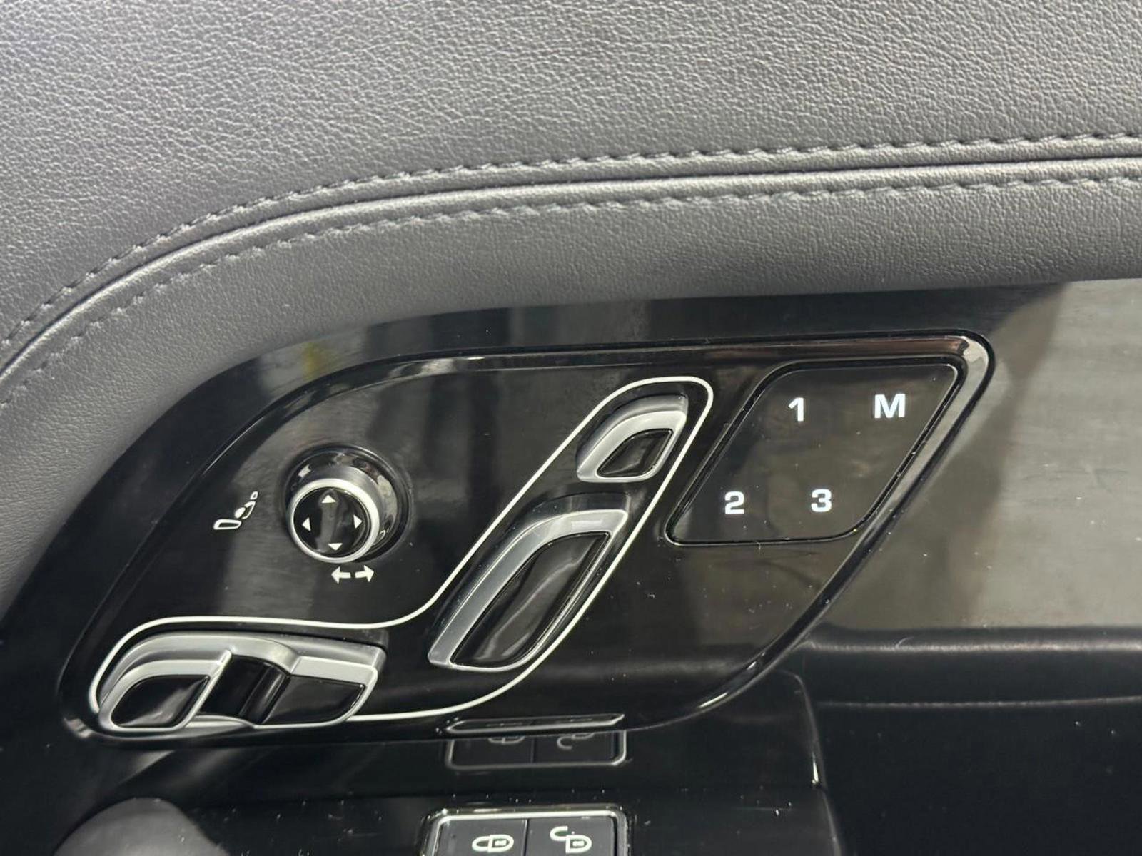 Used 2018 Land Rover Range Rover HSE image 21