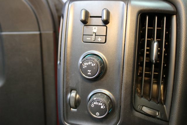 Used 2018 Chevrolet Silverado 1500 Custom w/ Custom Convenience Package AWD/4WD image 18